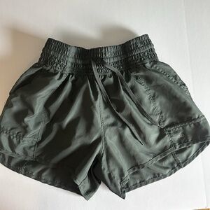 Legends Woman's Size Small Gray Workout Shorts. Inside‎ Liner And Drawstring